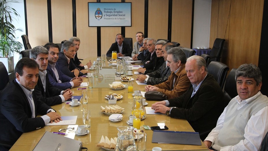 Jefe de la CGT advirtió al Gobierno que "si van a ofrecer migajas" es "mejor no tener reunión" | Información General