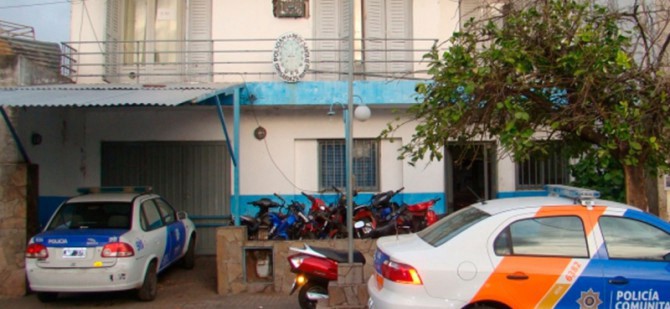 Villa Gobernador Gálvez: encontraron muerta a una mujer en su domicilio e investigan a personal policial | Información General