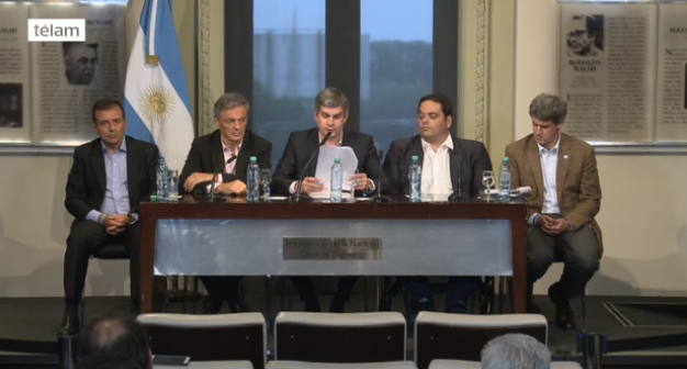 El Gobierno anunció que empresarios y trabajadores negociarán un bono con un piso de $2000 | Información General