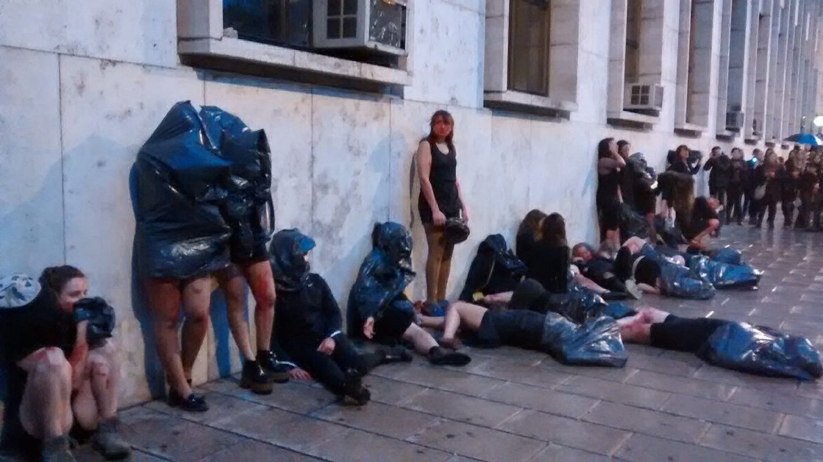 El "#MiércolesNegro" culminó con una masiva movilización contra los femicidios y la violencia de género | Información General