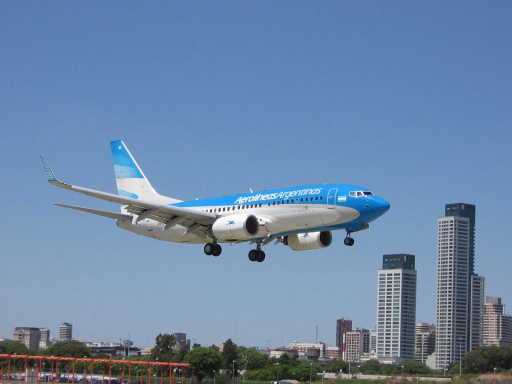 Aerolíneas Argentinas habilitó un call center para poder cambiar los pasajes del 6 de abril por el paro de la CGT | Información General