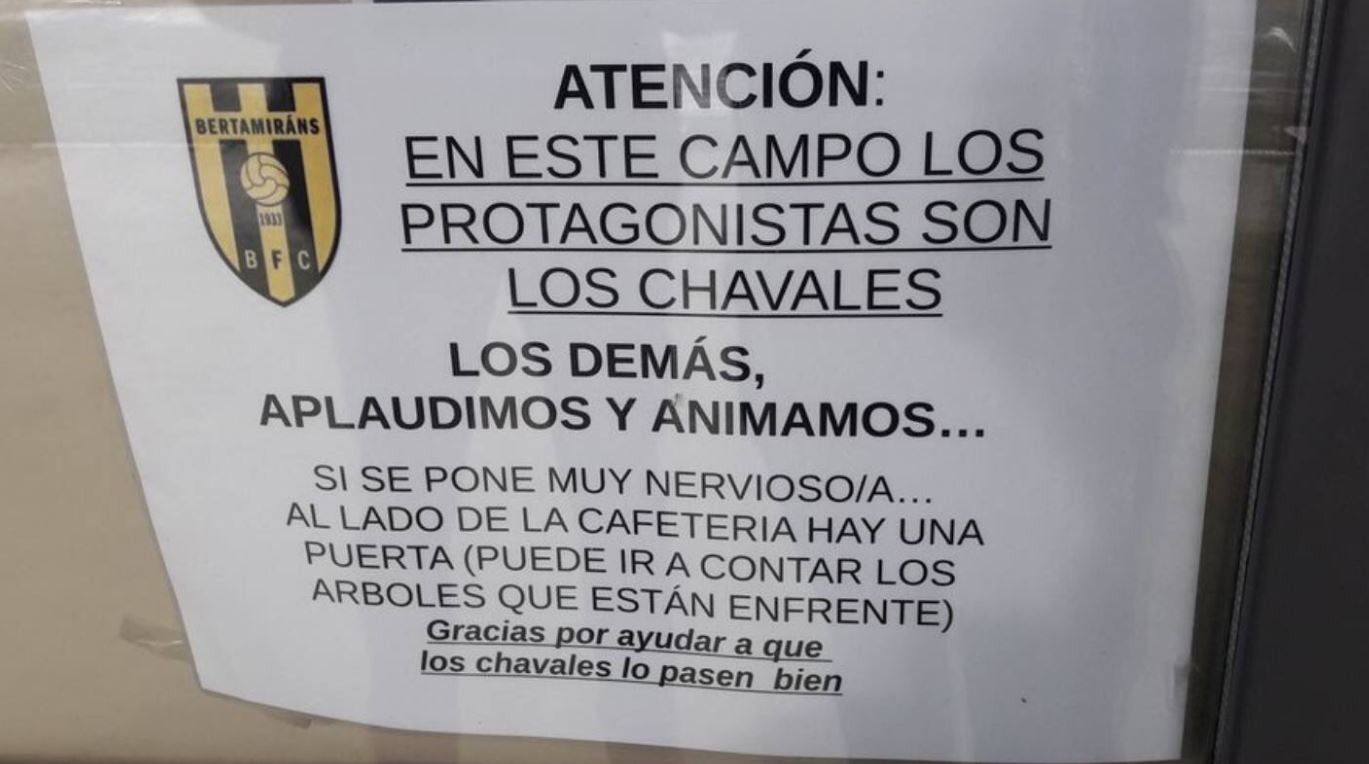 Padres nerviosos, abstenerse: el ingenioso cartel que puso un club de fútbol y se volvió viral | Tecnología