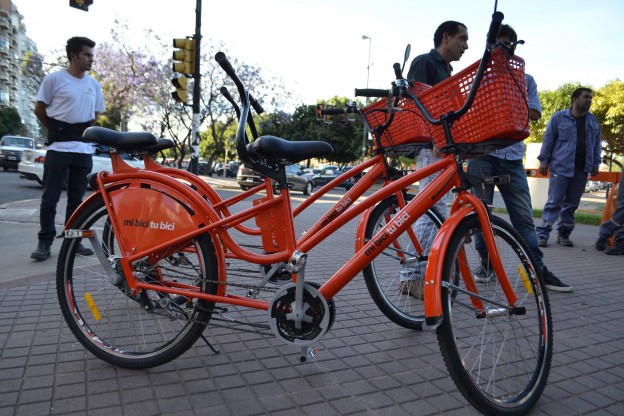 Las estaciones de bicis públicas ya cuentan con unidades tándem para el traslado de usuarios no videntes o con disminución visual | Información General