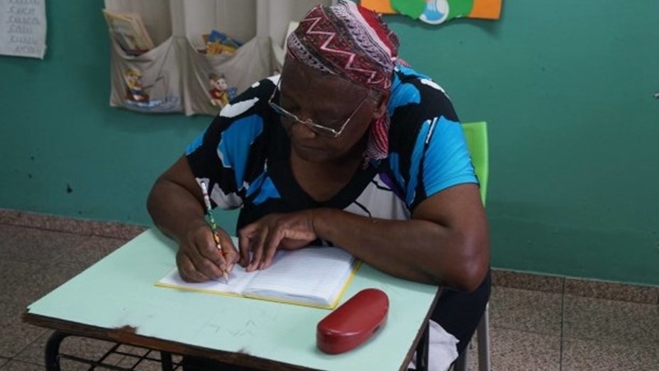 No la dejaron estudiar de chica y aprendió a leer a los 65 años | Información General