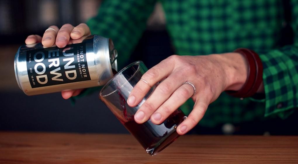 Ante la caída de ventas, lanzarán el vino en lata para competir con la cerveza | Información General