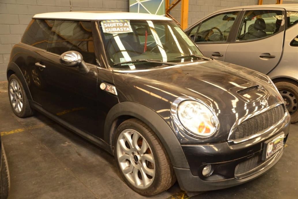 Exhiben los vehículos incautados a bandas delictivas que serán subastados | Información General