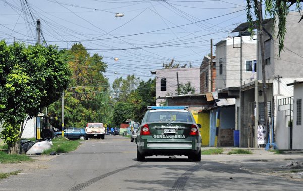 Detuvieron a un policía con licencia médica con droga y un arma cargada | Información General