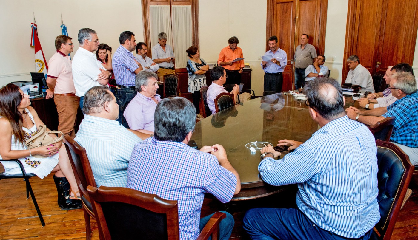 Los trabajadores municipales llegaron a un acuerdo por el bono y se levantó el paro previsto para lunes y martes | Información General