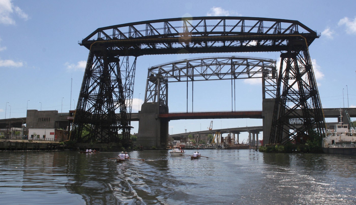 Seis prefectos irán a juicio oral por torturar y fingir la ejecución de un hombre y su hijo | Información General
