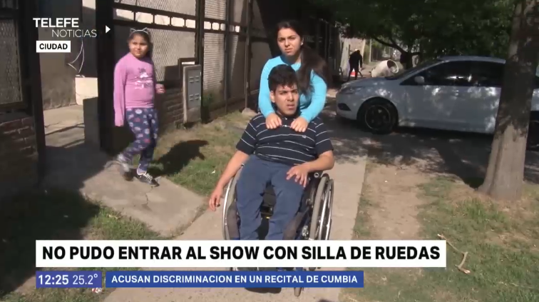 Un joven denunció que le prohibieron ingresar a un teatro en silla de ruedas | Información General