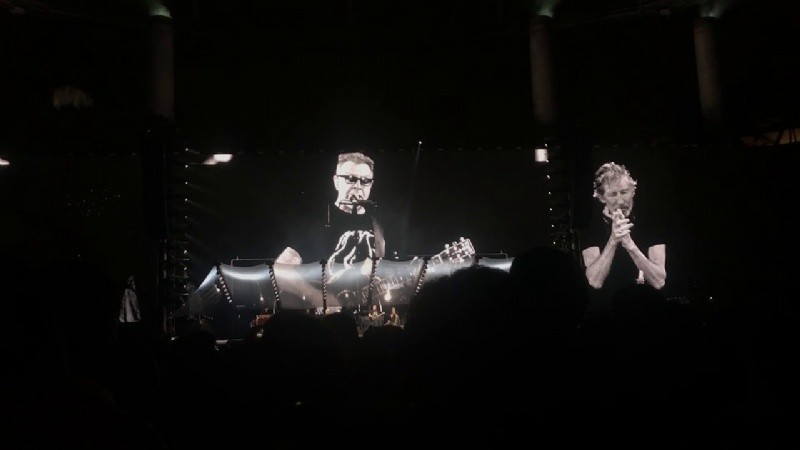 De la mano de León Gieco y con pañuelo verde Waters se despidió de Argentina | Espectáculos