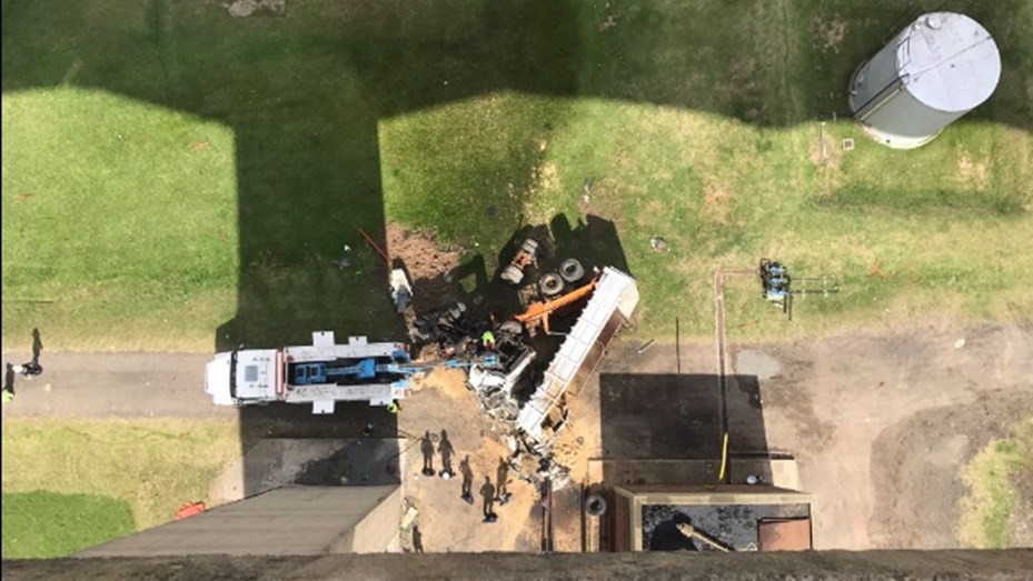 Murió el chofer del camión que cayó del puente Zárate-Brazo Largo | Información General