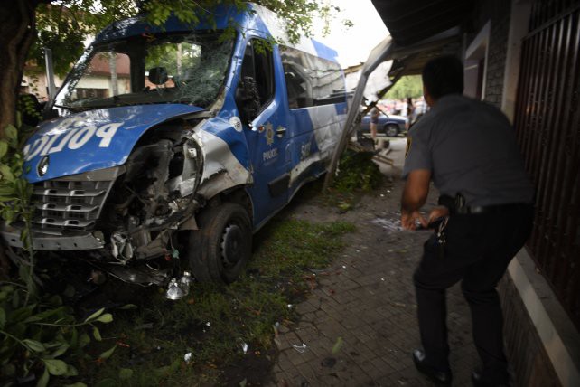 Imputaron por homicidio culposo agravado al policía que mató a una mujer en una persecución | Información General