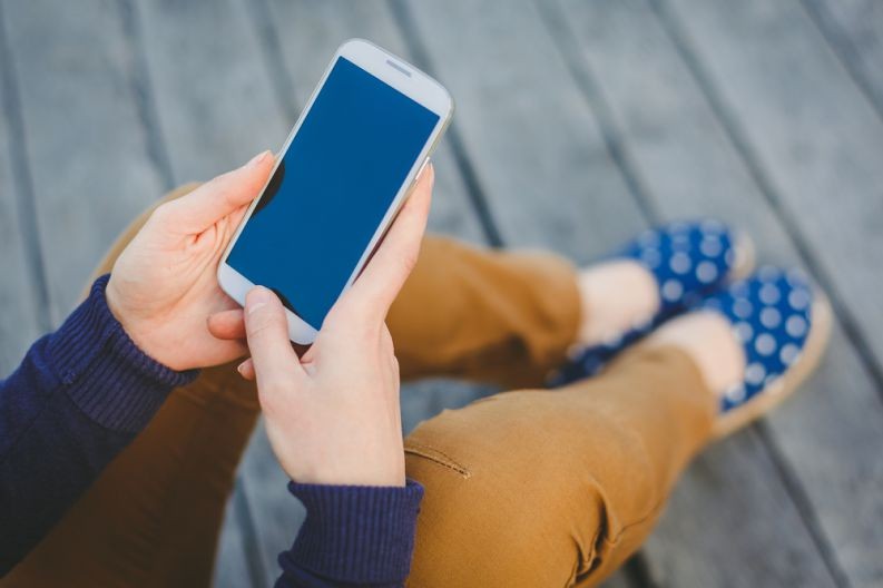 Aseguran que los celulares tienen siete veces más bacterias que la tapa de un inodoro | Tecnología