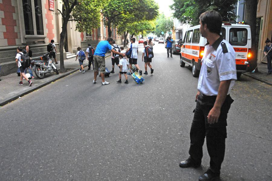 La Municipalidad colocará cámaras frente a escuelas para evitar problemas de tránsito | Información General