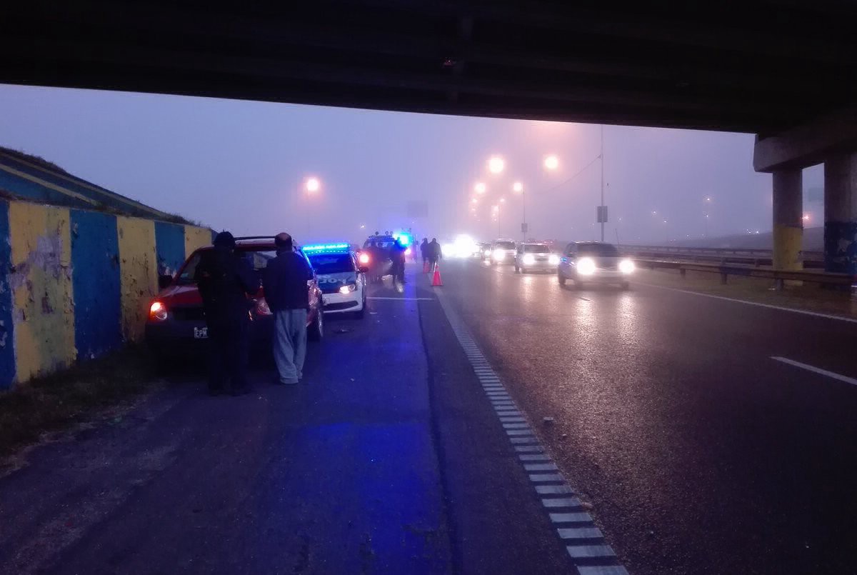 Se produjeron dos choques en cadena sobre Circunvalación en una mañana complicada por la niebla | Información General
