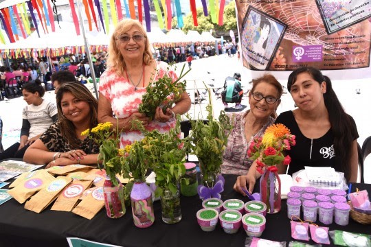 Para comprar local y sustentable: llegan las ferias navideñas | Información General