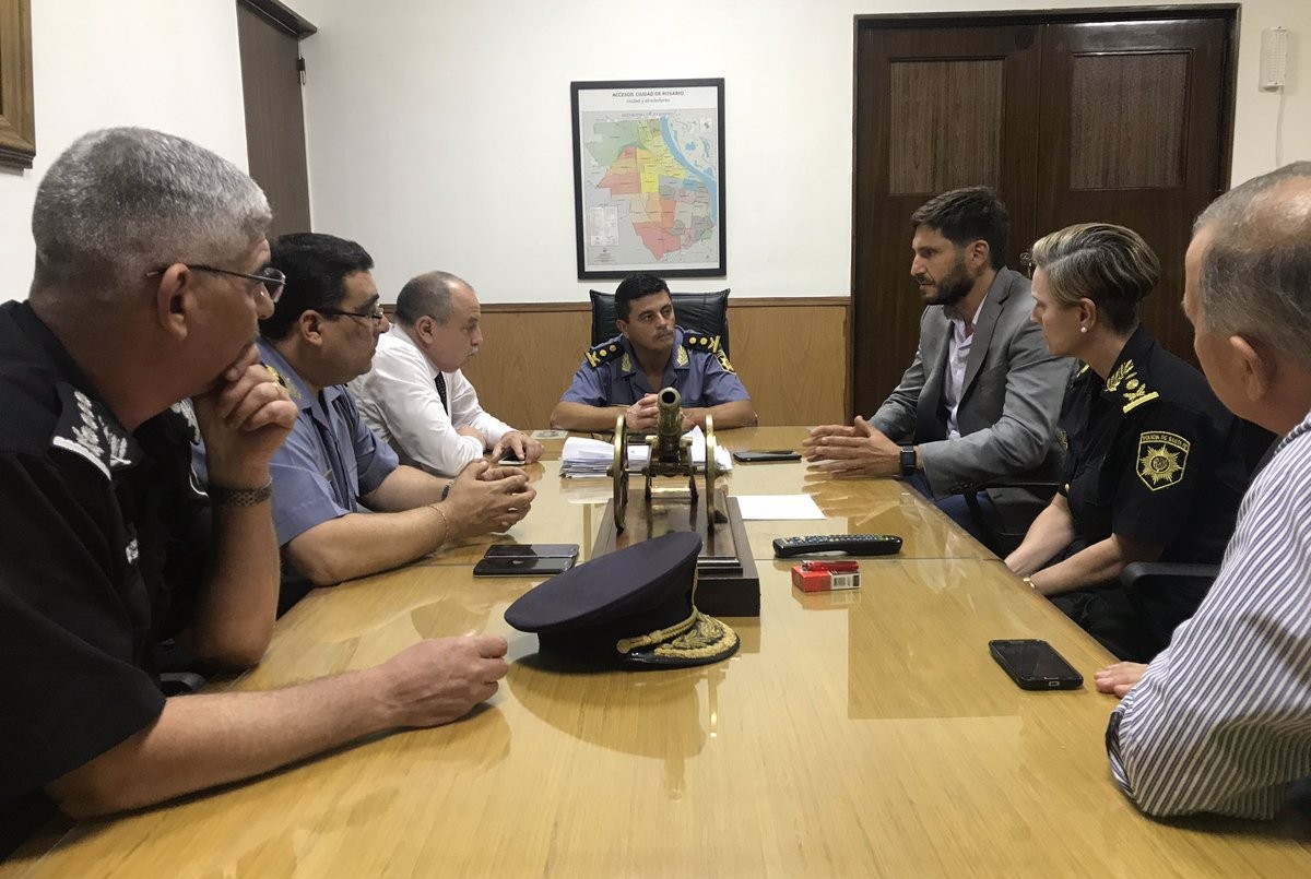 Tras los ataques a edificios públicos, desplazaron a la cúpula de la policía rosarina y de la PDI | Información General