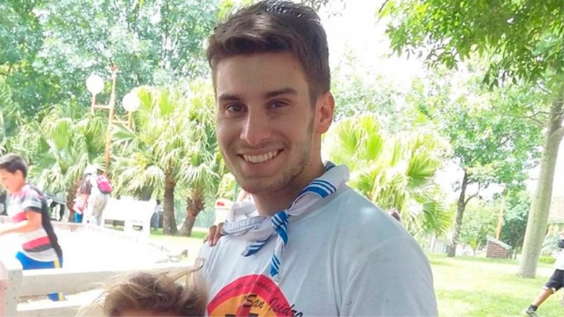 Le hicieron una broma por su cumpleaños, lo tiraron a la pileta y se quebró la columna | Información General