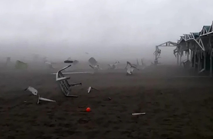 Impactante tornado en Pinamar arrasó con todo sobre la playa | Información General