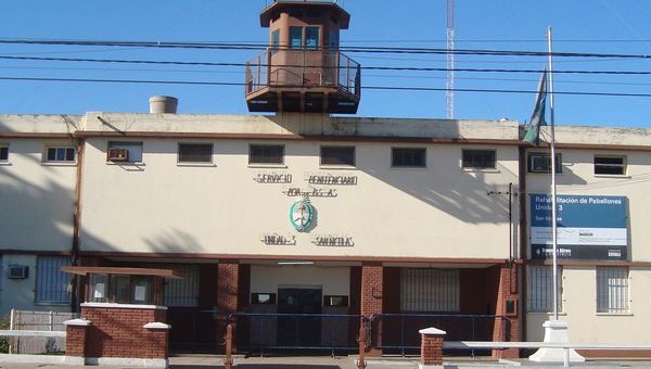 Tensión y toma de rehenes en la cárcel de San Nicolás | Información General