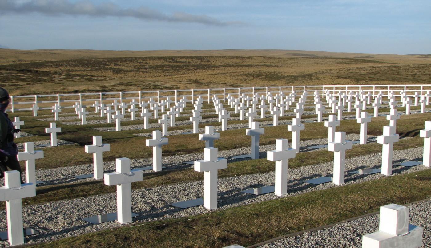 Identificaron a otros cuatro soldados enterrados en Malvinas | Información General