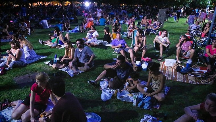 Se celebra La Noche de los Deseos en el Parque de las Colectividades | Información General