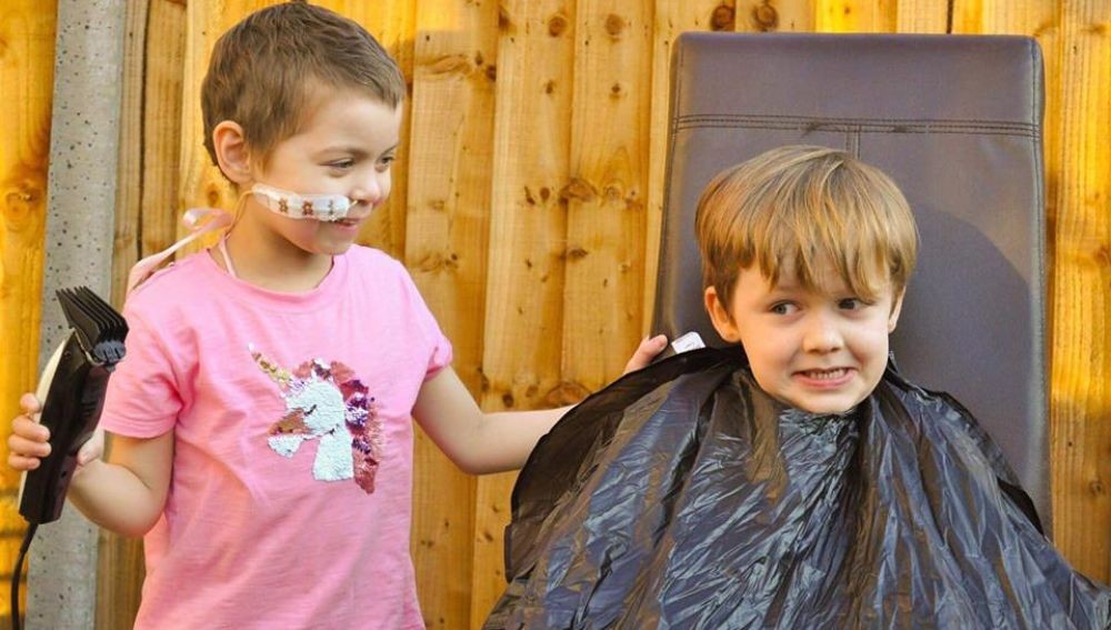 Video conmovedor: el nene de 6 años que se rapó en solidaridad con su amiga que tiene cáncer | Tecnología