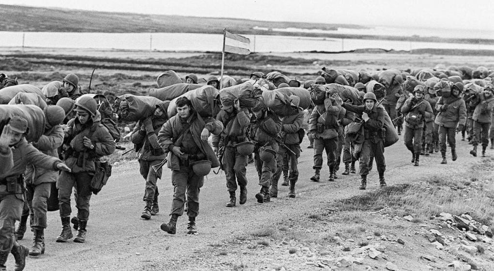 Guerra de Malvinas: piden la detención de 26 militares por torturas a soldados | Información General