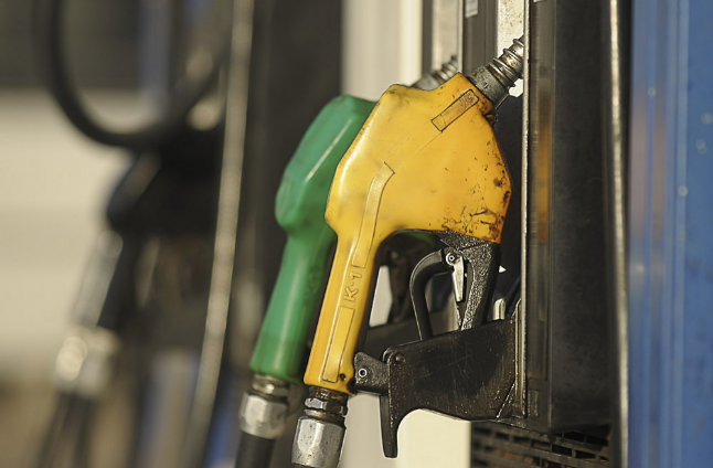 Algunas estaciones de servicio dejarían de vendar nafta con tarjetas de crédito | Información General