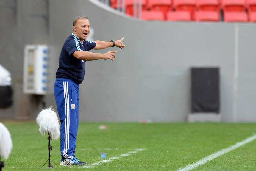 Tras la renuncia de Martino, "El Vasco" Olarticoechea será el entrenador del seleccionado olímpico en Río 2016 | Deportes