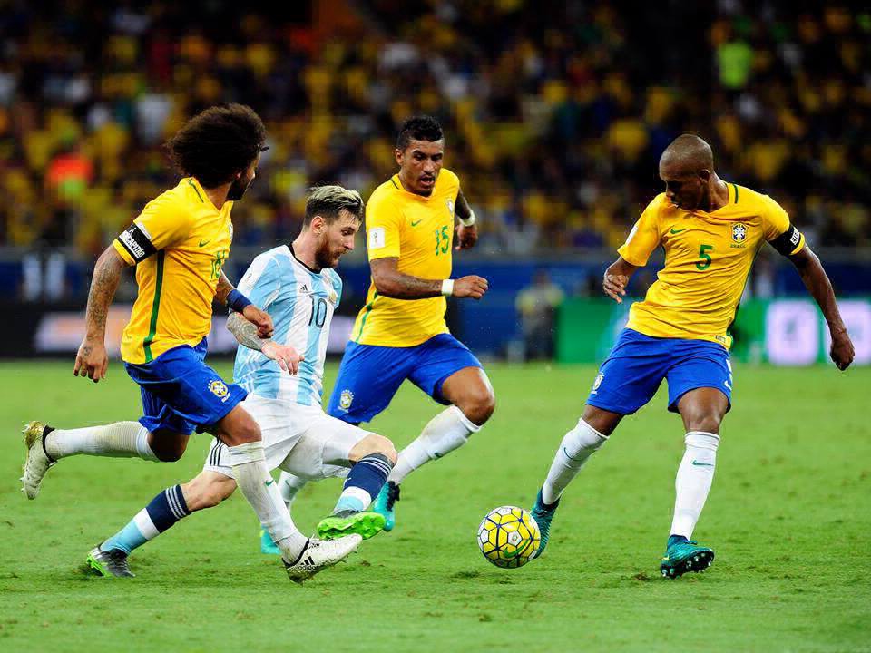 Una dura derrota de la Argentina ante Brasil complica el camino a Rusia 2018 | Deportes