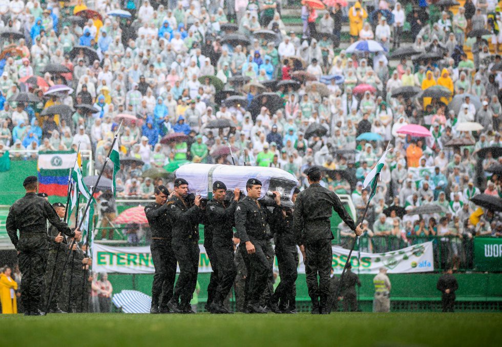 En un conmovedor y multitudinario funeral, despidieron a las víctimas de la tragedia del Chapecoense | Deportes