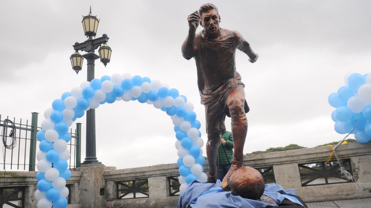 Destrozaron una estatua de Messi emplazada en el "Paseo de la Gloria", en la Ciudad de Buenos Aires | Deportes
