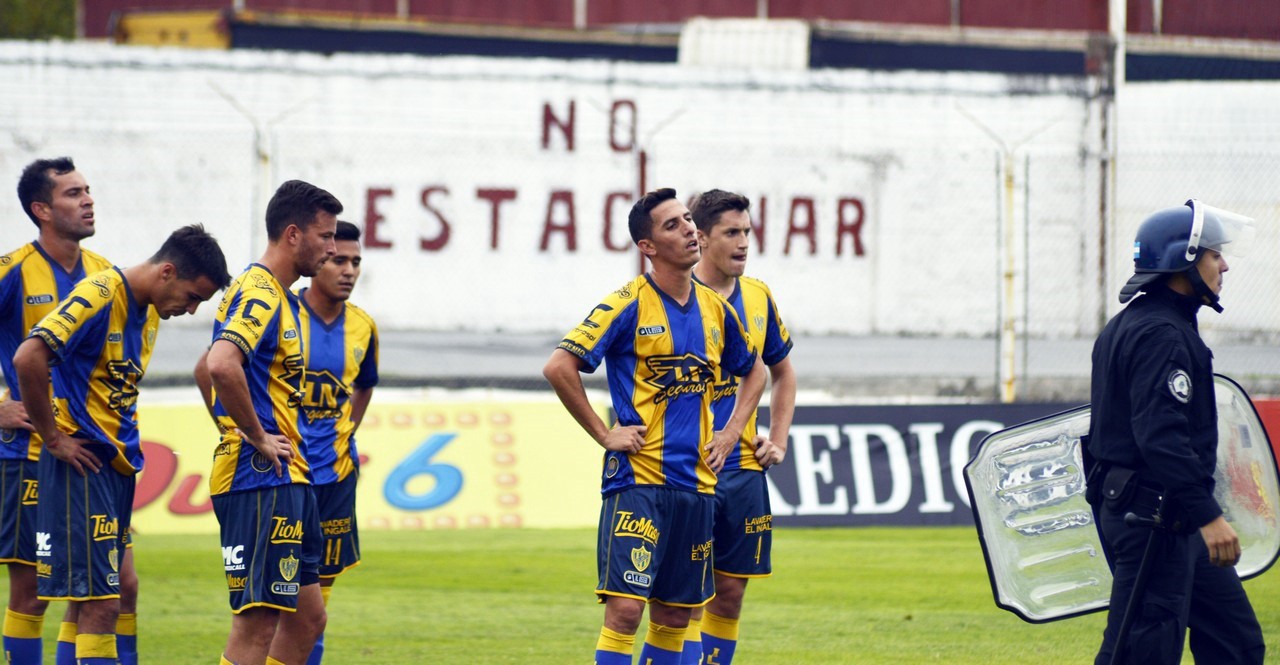 Violencia en el fútbol: barras de Atlanta agredieron al plantel, le pidieron dinero y amenazaron con volver armados | Deportes