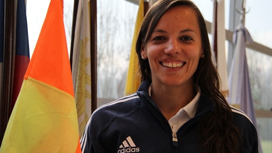 Otra mujer en la Superliga: Mariana de Almeida será jueza de línea en el encuentro Patronato-Newell's | Deportes