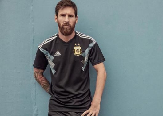 Messi posó con la nueva camiseta alternativa de la Selección | Deportes