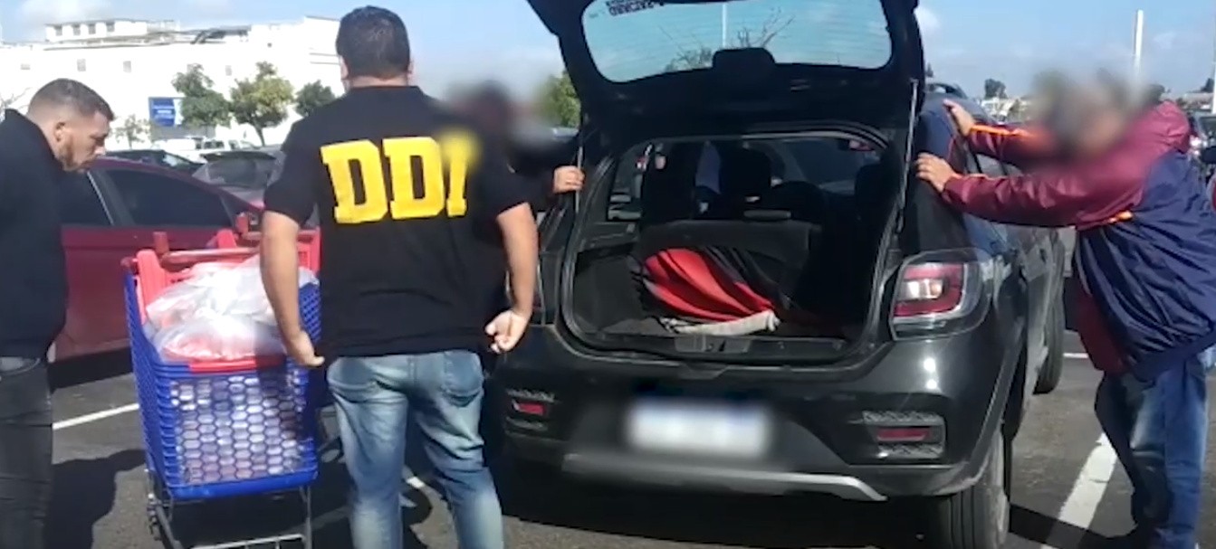 Copiaban tarjetas de crédito, compraban mercadería y la vendían en su almacen | Información General