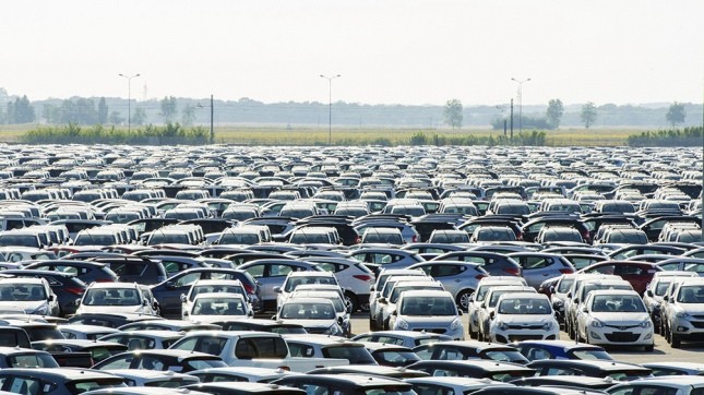 Lejos del cero kilómetro: en Argentina se necesitan 26 salarios para comprar un auto | Información General