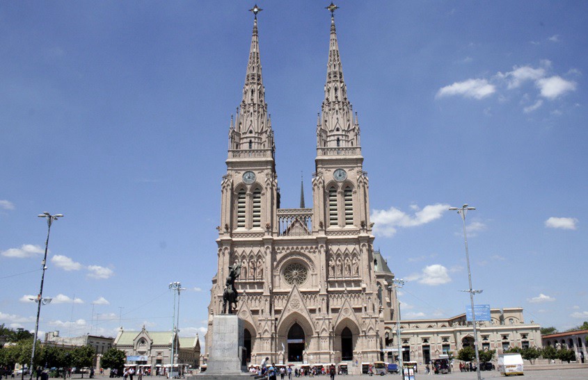 Éxito viral: dos abuelitas intentan sin suerte sacar una foto con su celular | Tecnología