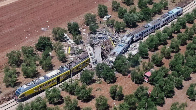 Tragedia en Italia: un choque frontal de trenes deja al menos diez personas muertas | Internacionales