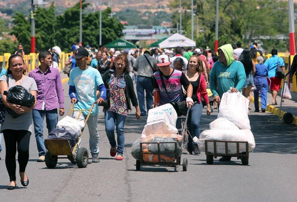 En tres días, más de 120 mil venezolanos cruzaron a Colombia en busca de medicamentos y alimentos | Internacionales
