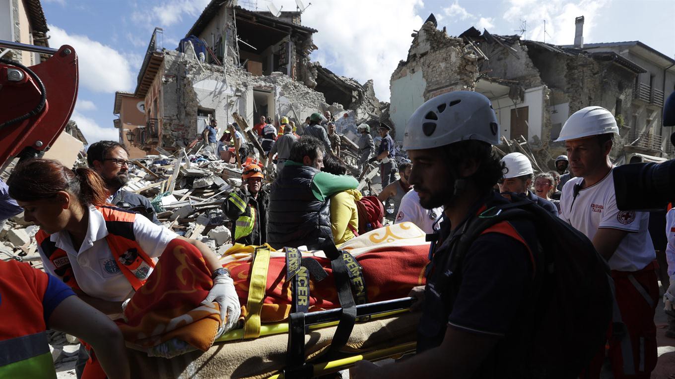 Al menos 38 muertos y decenas de heridos por un fuerte terremoto en el centro de Italia | Internacionales