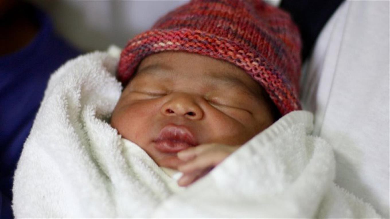 Nacido en alta mar: una mujer dio a luz en un buque de rescate en el Mediterráneo | Internacionales