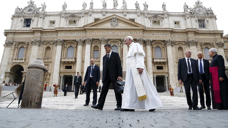 A través de una resolución, el Vaticano prohíbe la "dispersión de cenizas" de difuntos o su "conservación en el hogar" | Internacionales