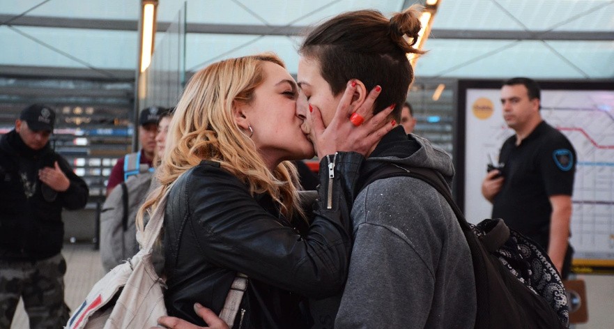 Condenaron a un año de prisión por resistencia a la autoridad a la mujer que besó a su esposa en Constitución | Información General