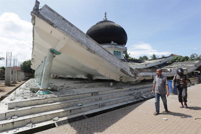 Indonesia: Al menos 97 muertos por un terremoto de 6,5 en la escala Richter | Internacionales