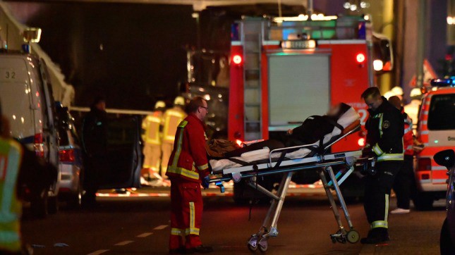 Un camión embistió contra un mercado navideño en Berlín: al menos 9 muertos y 50 heridos | Internacionales