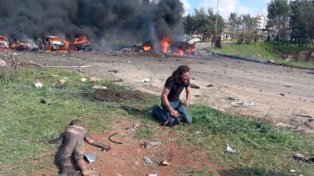 La imagen de un fotógrafo conmovido por el horror en Siria se multiplicó en las redes | Internacionales