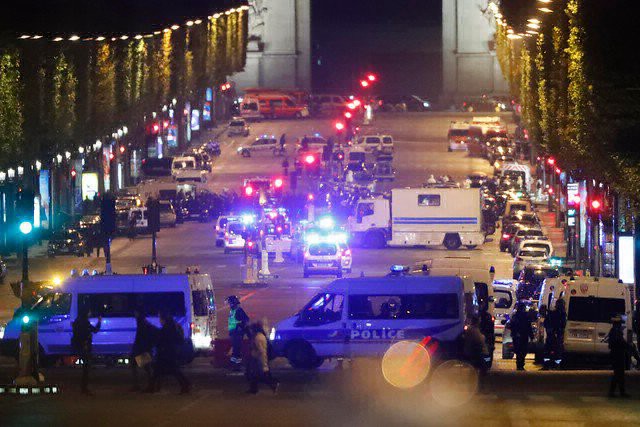 París: un policía muerto y otros dos heridos en un tiroteo | Internacionales